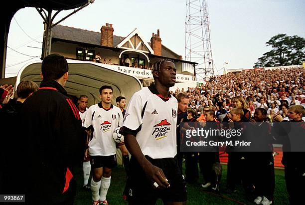 Luis Saha of Fulham walk out on to the pitch before the Barclaycard FA Premiership match against Sunderland played at Craven Cottage, London....