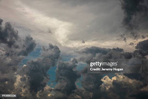 thunderstorm clouds pass over the indiana sky in july - jeremy hogan foto e immagini stock