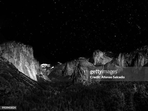 yosemite night - salcedo fotografías e imágenes de stock