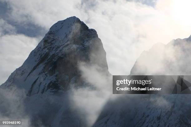 after the snowstorm - leitner photos et images de collection