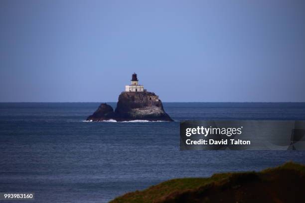 tillamook rock lighthouse from ecola - tillamook rock light stock pictures, royalty-free photos & images