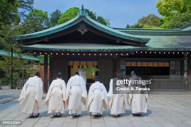 shinto priests at shukeisha hall of sacred meiji-jingu shrine in tokyo, japan - shinto stock pictures, royalty-free photos & images