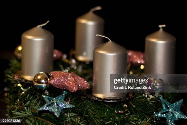 unser adventskranz - adventskranz stock pictures, royalty-free photos & images