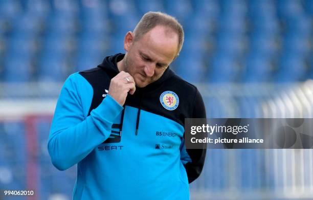 Braunschweig's coach Torsten Lieberknecht reacts during the 2nd German Bundesliga soccer match between Eintracht Braunschweig and SV Sandhausen at...