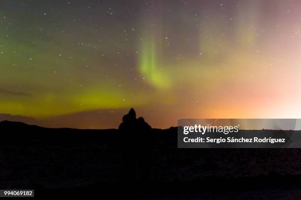 mirando las estrellas - las estrellas stock-fotos und bilder