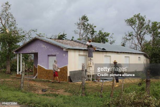Residents struggle to repair their houses in Villa Clara, Cuba, 10 September 2017. The hurricane "Irma" has caused significant damage in Cuba. Irma...