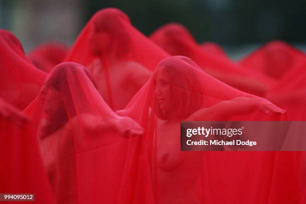 Spencer Tunick Creates Nude Art Installation In Melbourne, Fotografía de noticias