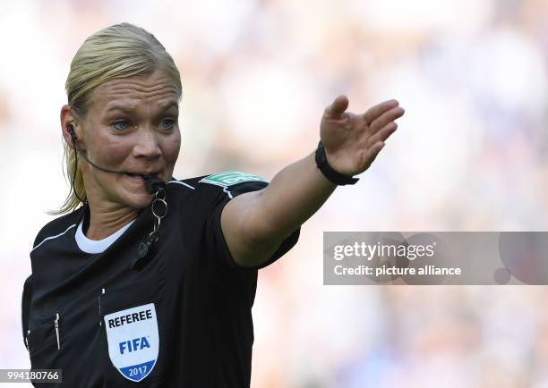 Dpatop - Referee Bibiana Steinhaus gestures during the German Bundesliga soccer match between Hertha BSC and Werder Bremen at the Olympia stadium in...