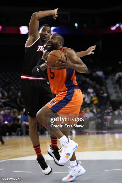 Baron Davis of 3's Company controls the ball against Trilogy during week three of the BIG3 three on three basketball league game at ORACLE Arena on...