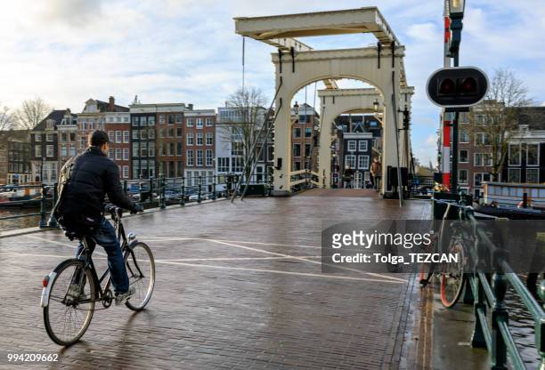 magere brug (magere brug), amsterdam, nederland, europa - magere brug stockfoto's en -beelden