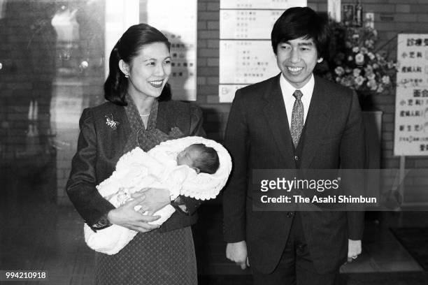 Prince Takamado and Princess Hisako of Takamado holding her second daughter Tsuguko leave Aiiku Hospital on March 14, 1986 in Tokyo, Japan.