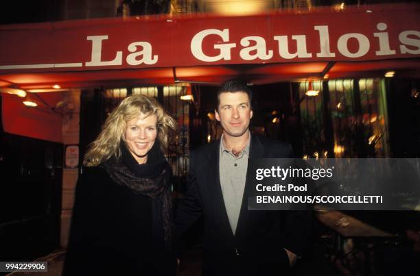 Kim Bassinger et son mari Alec Baldwin le 24 fevrier 1994 a Paris, France.