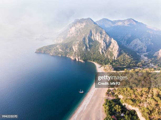 tolle luftaufnahme des olympos in antalya - kemer stock-fotos und bilder