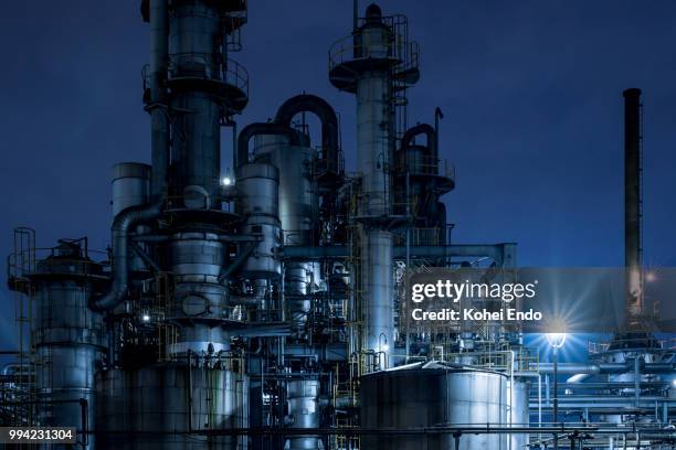 factory in midnight - destillation stock-fotos und bilder