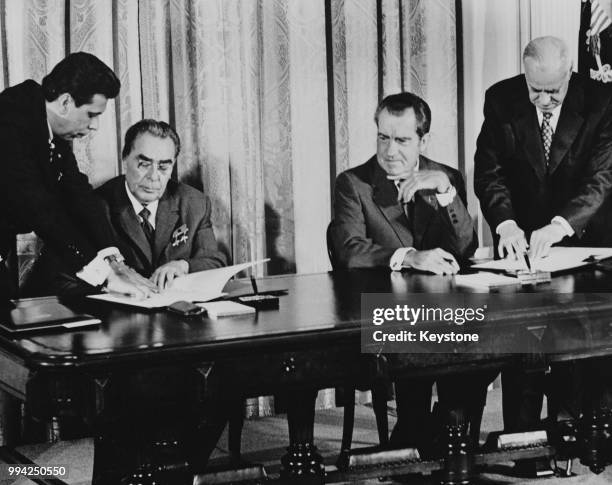 President Richard Nixon and Russian leader Leonid Brezhnev sign a Declaration of Principals at the White House in Washington, DC, 21st June 1973. The...