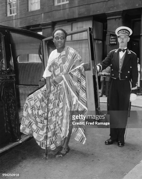 Kwame Nkrumah , Prime Minister of Ghana, leaves Grosvenor House for Buckingham Palace during a five-day visit to the UK, 6th August 1958. He is...