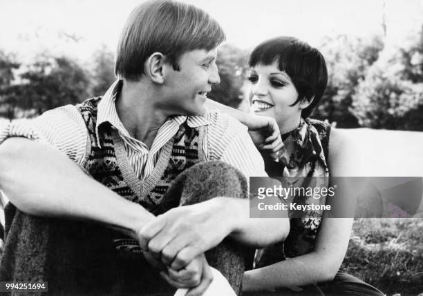 Actors Michael York and Liza Minnelli, stars of the film 'Cabaret', during filming in Berlin, Germany, 8th July 1971.