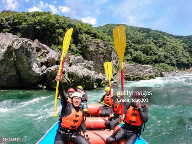 personal point of view of a group of people celebrating success while white water river rafting - perspetiva do passageiro imagens e fotografias de stock