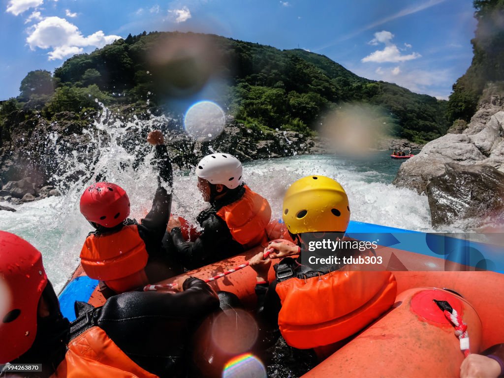 Personal punto de vista de un río de aguas blancas rafting excursión