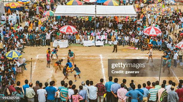 kabaddi alla fiera shoolini di thodo, solan, himachal pradesh. - kabaddi foto e immagini stock