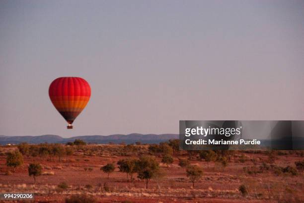 hot air ballooning over the desert - fun northern territory stock pictures, royalty-free photos & images