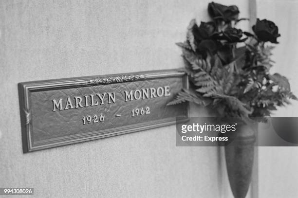 December 1973 view of the memorial plaque on crypt number 24 where the body of American actress Marilyn Monroe was interred following her funeral at...