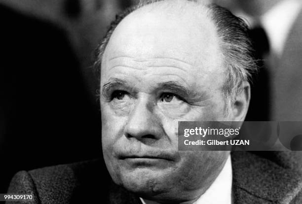 Portrait de Maurice Pic, président des élus socialistes, à une conférence de presse le 2 avril 1975 à Paris, France.