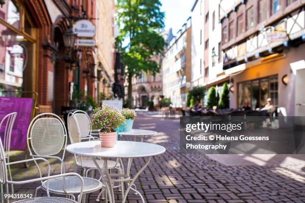 coffeeshop in hannover - café de calçada - fotografias e filmes do acervo