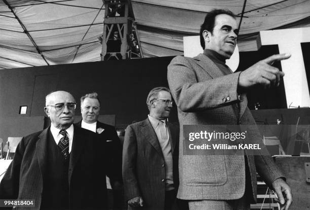 Benoit Frachon, Georges Seguy et Georges Marchais lors des obsèques solennelles de Jacques Duclos au siège du PCF en 1975 à Paris en France.