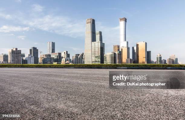 empty road in beijing cbd - dukai stockfoto's en -beelden