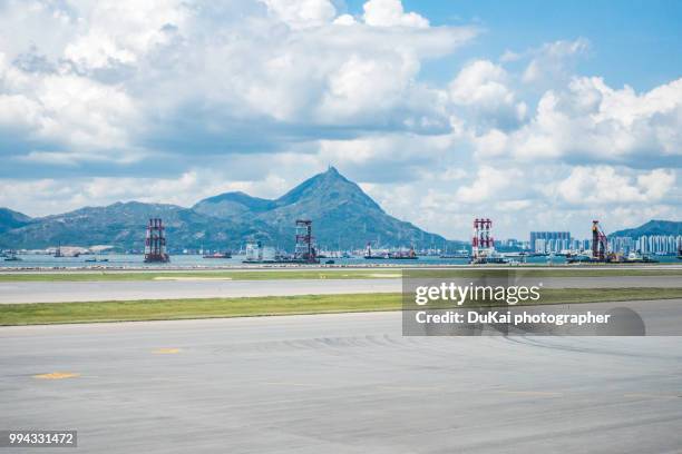 hong kong international airport - taxiway 個照片及圖片檔