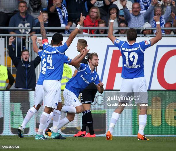 Darmstadt's Immanuel Hoehn celebrates his 2-2 goal together with his team mates Artur Sobiech , Aytac Sulu and Kevin Großkreutz during the German...