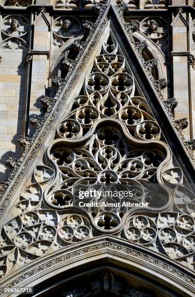 detail of the cathedral in barcelona - almut albrecht stockfoto's en -beelden