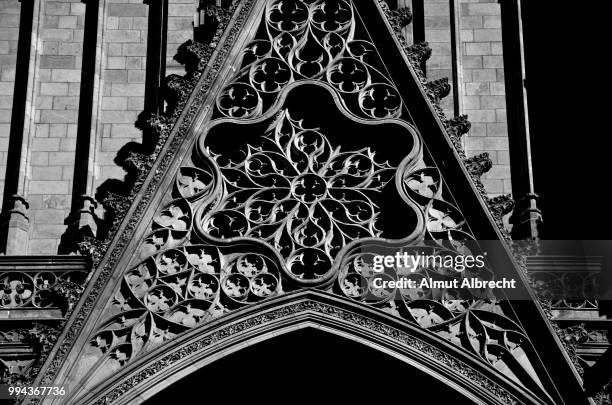 detail of the cathedral in barcelona - almut albrecht stockfoto's en -beelden