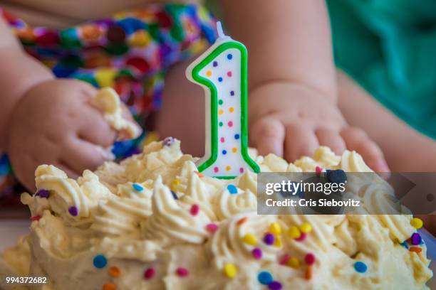 smash cake - smash cake stock pictures, royalty-free photos & images