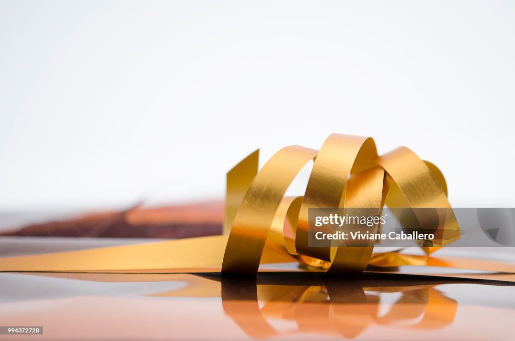 Ribbon gold