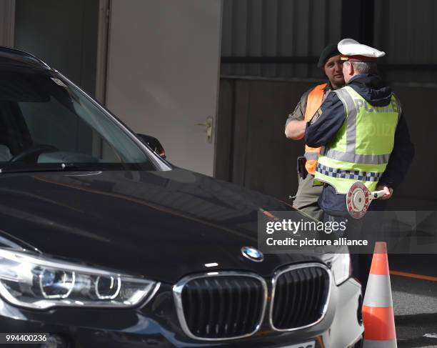 July 2018, Austria, Brenner Pass: Police officers check the entry from Italy to Austria at the Brenner Pass. During night time, the check began,...