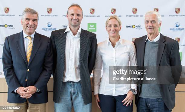 The DTB president Ulrich Klaus , the new head of the Fed Cup Jens Gerlach, federal trainer Barbara Rittner and DTB sports director Klaus Eberhard...