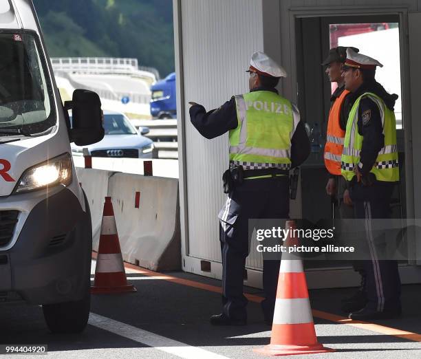 July 2018, Austria, Brenner Pass: Police officers check the entry of vehicles from Italy to Austria at the Brenner Pass. During night time, the check...