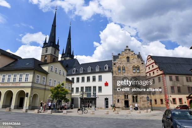 June 2018, Germany, Saalfeld: The town church, the historic market pharmacy and buildings at the market square in the city centre. Photo: Jens...