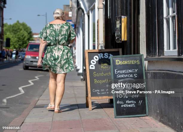Local sandwich shop in Salisbury near to the Rollestone Street scene where 44-year-old Novichok victim Dawn Sturgess lived, has offered free tea and...