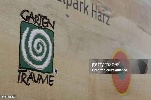 June 2018, Germany, Brocken: The logo 'Gartentraeume' on a sign on the Brocken. With the Brocken Garden the popular tourism network 'Gartentraeume',...