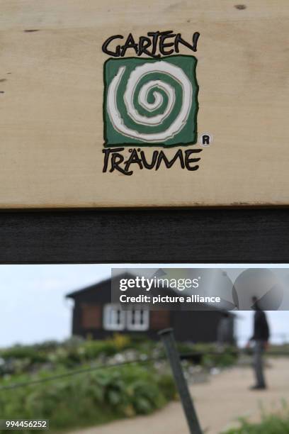 June 2018, Germany, Brocken: The logo 'Gartentraeume' on a sign on the Brocken. With the Brocken Garden the popular tourism network 'Gartentraeume',...