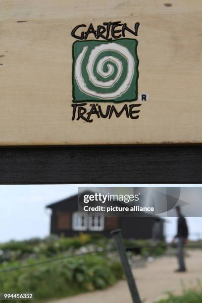 June 2018, Germany, Brocken: The logo 'Gartentraeume' on a sign on the Brocken. With the Brocken Garden the popular tourism network 'Gartentraeume',...