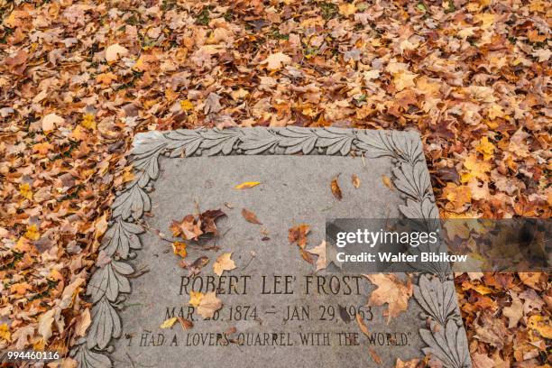 vermont, bennington, grave of poet robert frost - bennington stock pictures, royalty-free photos & images