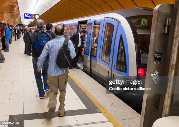 Passengers board a train at the underground station Marienplatz in Munich, Germany, 21 September 2017. Photo: Peter Kneffel/dpa