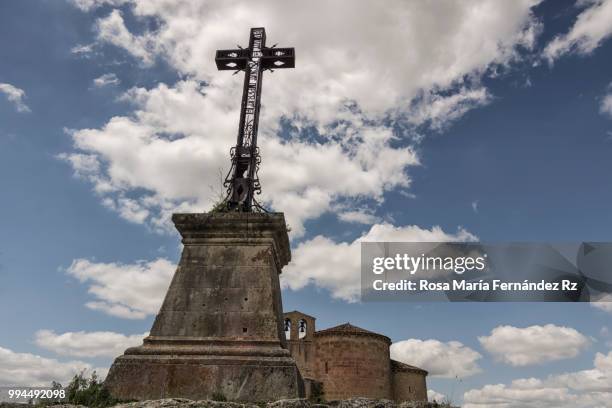 low angle view of iron cross and san frutos hermitage on background, segovia, spain - rz fotografías e imágenes de stock