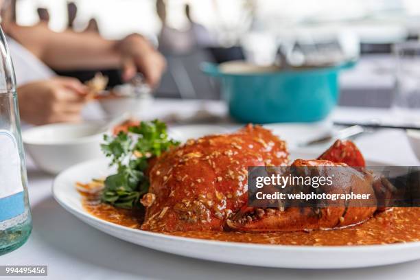 kreeft in openlucht restaurant - singapore food stockfoto's en -beelden