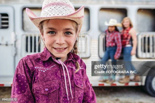 junge utah cowgirl - cowgirl hairstyles stock-fotos und bilder