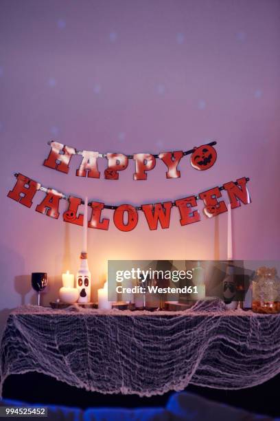 house interior, decorated for halloween party - halloween party - fotografias e filmes do acervo